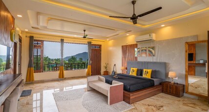 The Hosteller Bam Bir Room Type - Superior Double Room with Balcony and Hill View