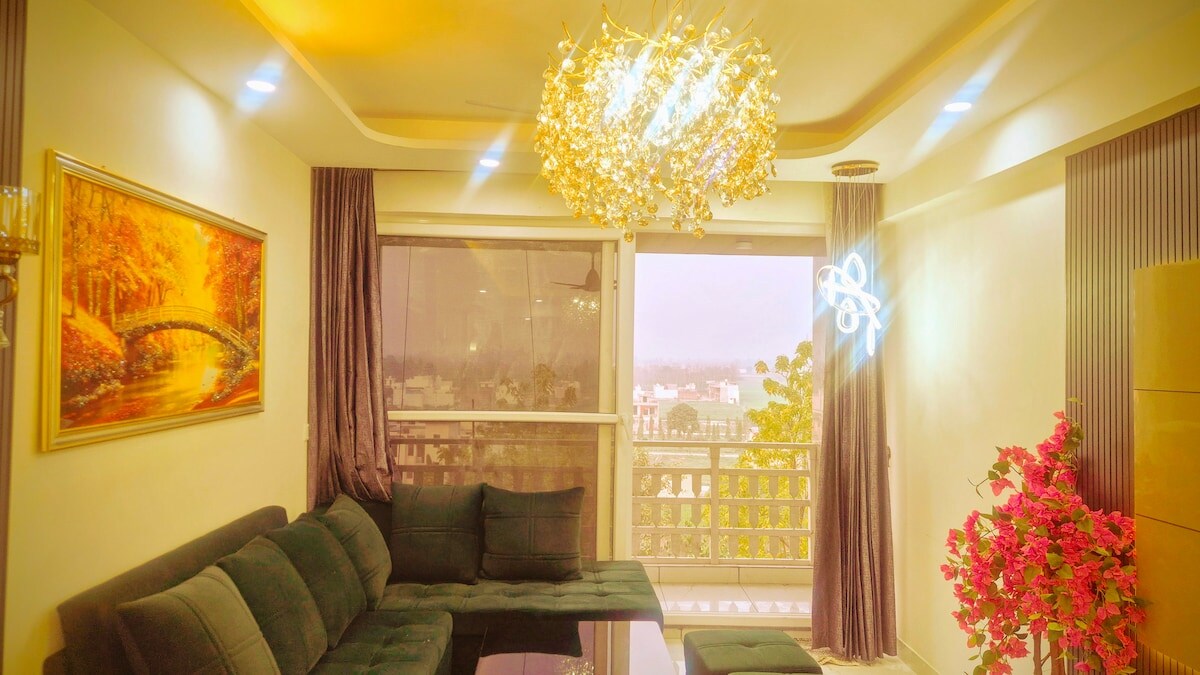 Luxury Studio near Har Ki Pauri AC Kitchen - Tap to explore photos