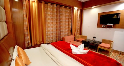 Calux Hill Queen (Formerly Amara at Mall Road with Free Parking) Room Type - Comfort (Non View) Calux Hill Queen (Formerly Amara at Mall Road with Free Parking) Room Type - Comfort (Non View)