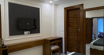 Casa Bella barlowganj Room Type - Bedroom 7