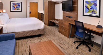 Holiday Inn Express Walnut Creek, an IHG Hotel Room Type - 1 King Stndrd Sofa Bed Extra Floor Space