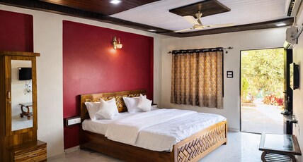 Hotel Kadam Palace Room Type - Ground floor Rooms with king size bed with western toilet Hotel Kadam Palace Room Type - Ground floor Rooms with king size bed with western toilet