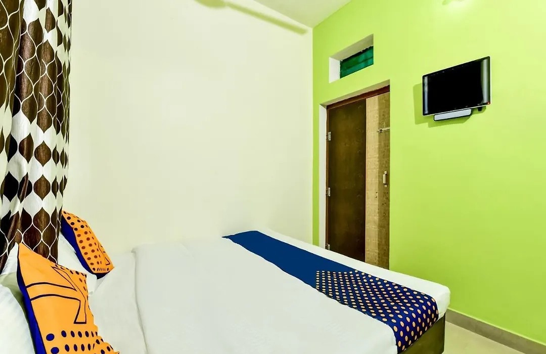 Shree Shyam Guest House - Tap to explore photos