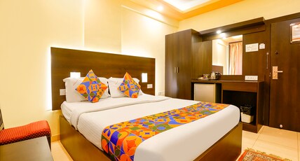 Fabhotel Manoshanti - Nr. Big Daddy Casino Room Type - Deluxe Room