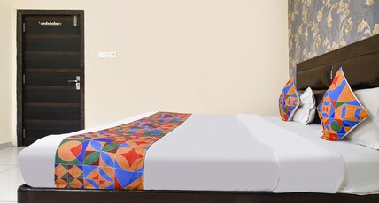 FabHotel Shree I Room Type - Deluxe Room