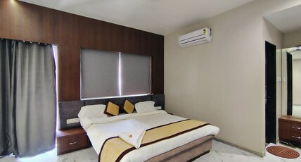 HOTEL MEERA Chikaldhara Main Road Room Type - Deluxe