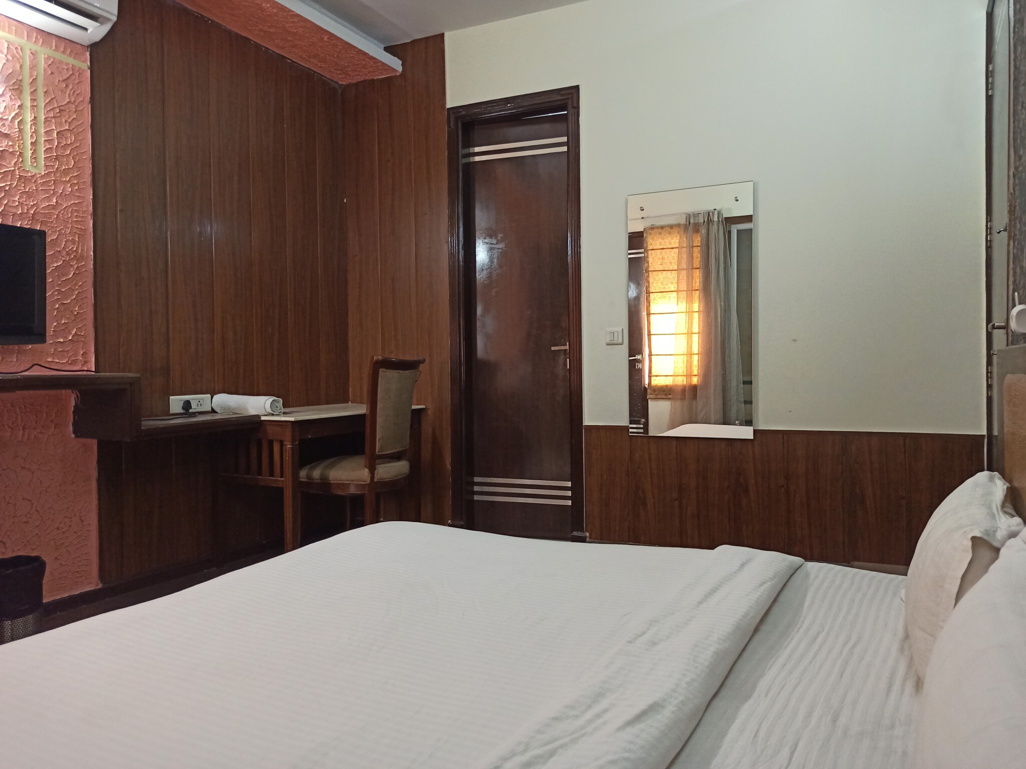 Mayarch Ggn - Tap to explore photos