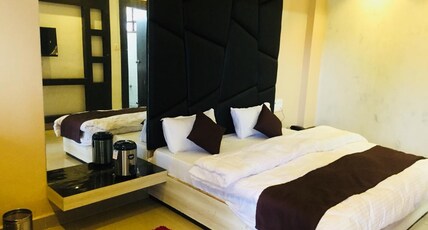 HOTEL KHALSA LAKEVIEW Room Type - Deluxe with Lake View