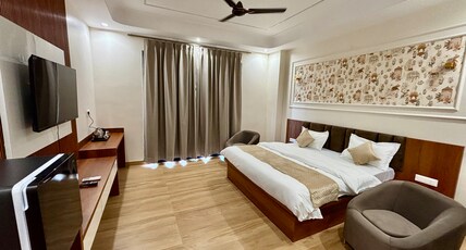 The Pink City Nest Room Type - Deluxe Room With Balcony 