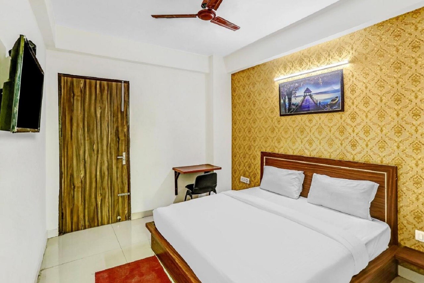 Hotel Noida Continental at Noida City Center - Tap to explore photos