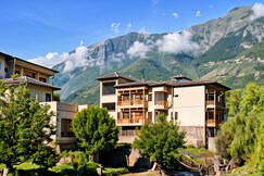 Riverbend Retreat 3BR Mountain Views by Homeyhuts