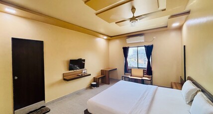Hotel Decent Somnath Room Type - DELUXE