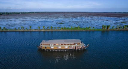 ECO Houseboat Room Type - AC Deluxe Room in a Shared Houseboat - AC from 9 PM to 6 AM ECO Houseboat Room Type - AC Deluxe Room in a Shared Houseboat - AC from 9 PM to 6 AM