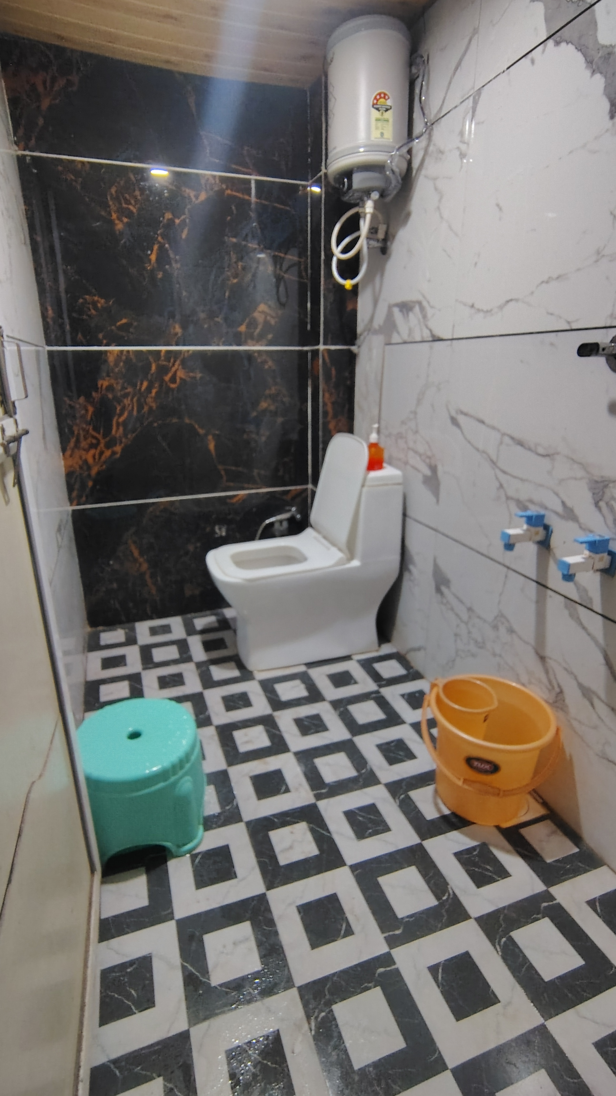 Jay shree Kedar room - Tap to explore photos