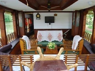 B 4 You Houseboats - Tap to explore photos