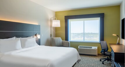 Holiday Inn Express & Suites WATERTOWN Room Type - 1 King Standard Communications Access Tub