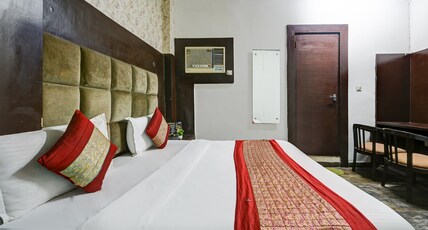 Hotel Cladis by Quadis - Sector 15 Noida Room Type - Deluxe Double Room