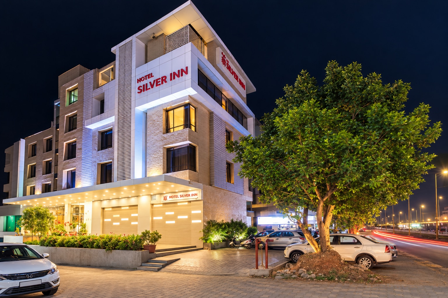 Hotel Executive Silver Inn - Tap to explore photos