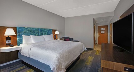 Hampton Inn Suites Augusta West Room Type - 1 KING W  SHOWER NOSMOK