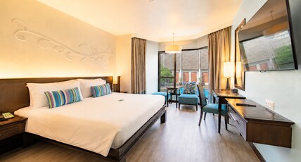 The Bayview Hotel Pattaya Room Type - Deluxe Pool View King Bed
