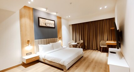 Hotel Dayal Gateway Room Type - Executive King Room Hotel Dayal Gateway Room Type - Executive King Room