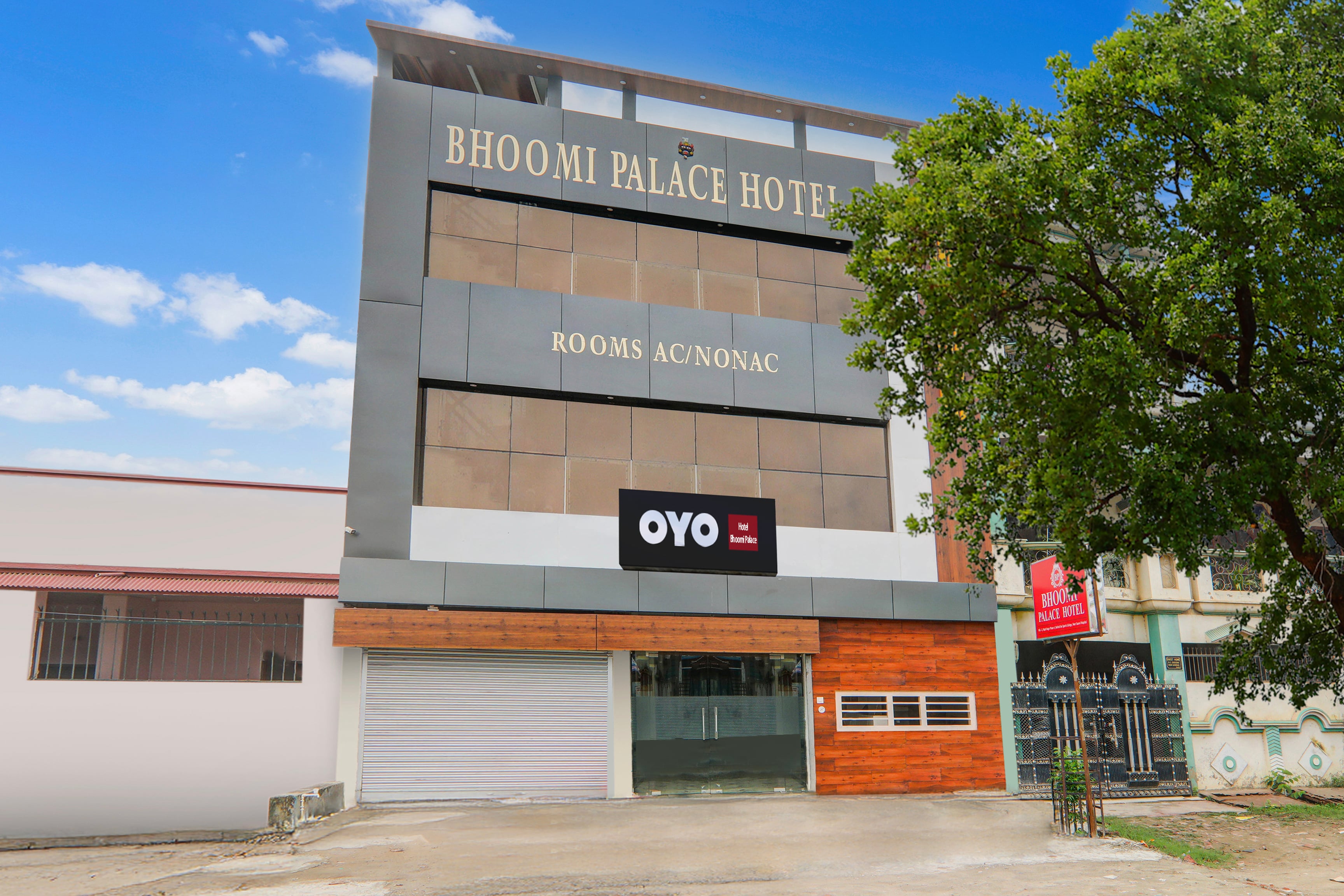 Hotel O BHOOMI PALACE - Tap to explore photos