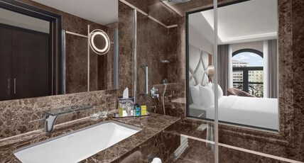 DoubleTree by Hilton Istanbul Esentepe Room Type - KING GUEST ROOM