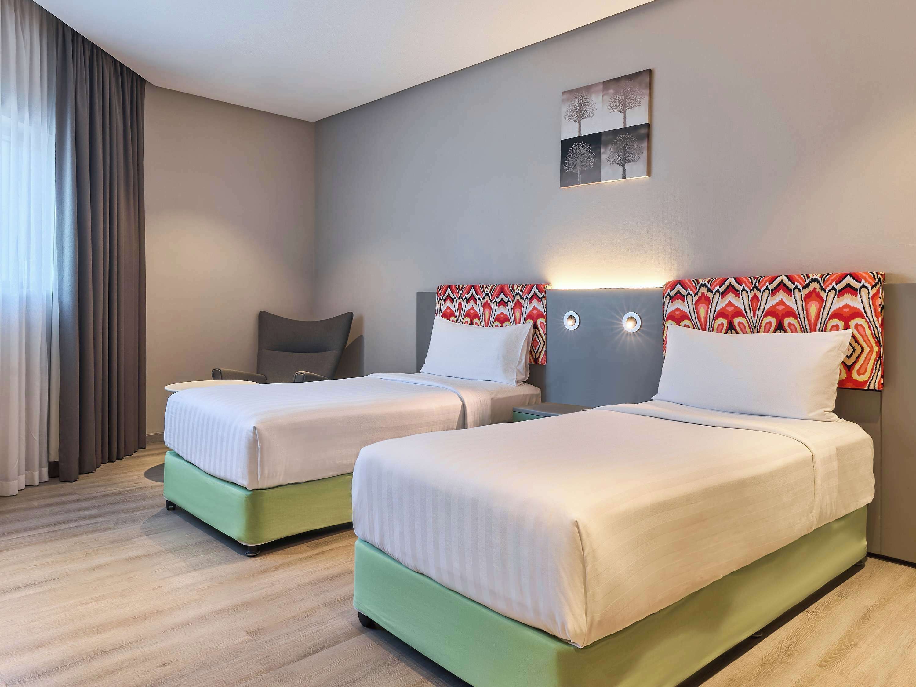 Ibis Styles Jumeirah, Bur Dubai - Tap to explore photos