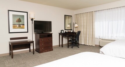 Hampton Inn & Suites Hartford-Manchester, CT Room Type - 2QN MOB HEARING ACC TUB NS