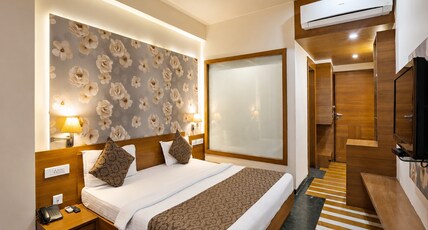 Hotel Shalimar Palace Room Type - Premium Room (Street View/Window)