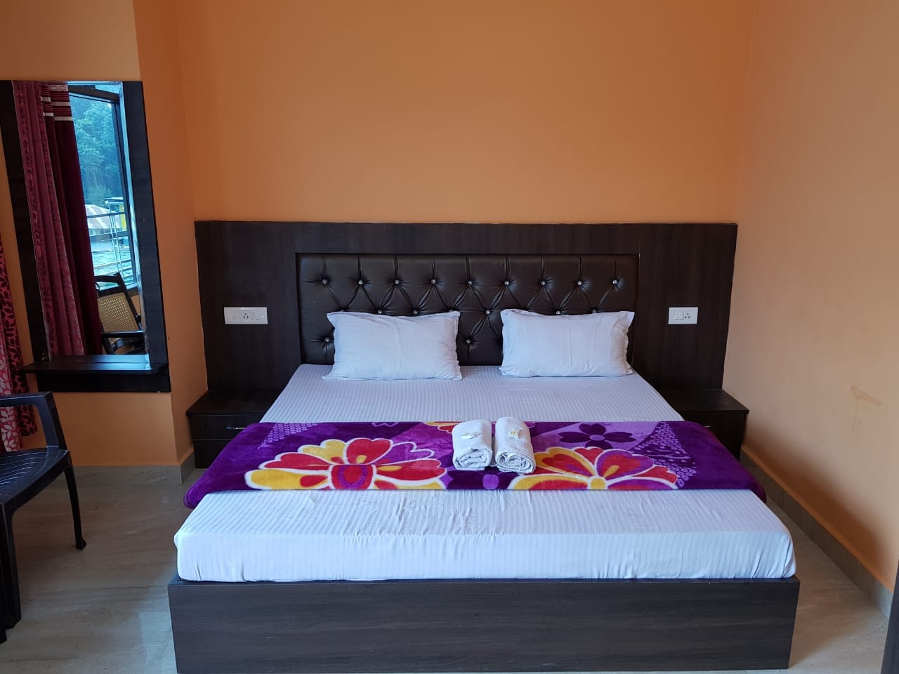 Nirmal Rattan Guest House - Tap to explore photos