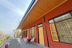 whistling woods resort