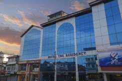Hotel The Residency Srinagar (05 min walk to Clock Tower)