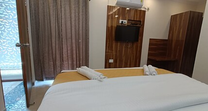 SG5 INN SUITE Room Type - DELUXE  AC ROOMS