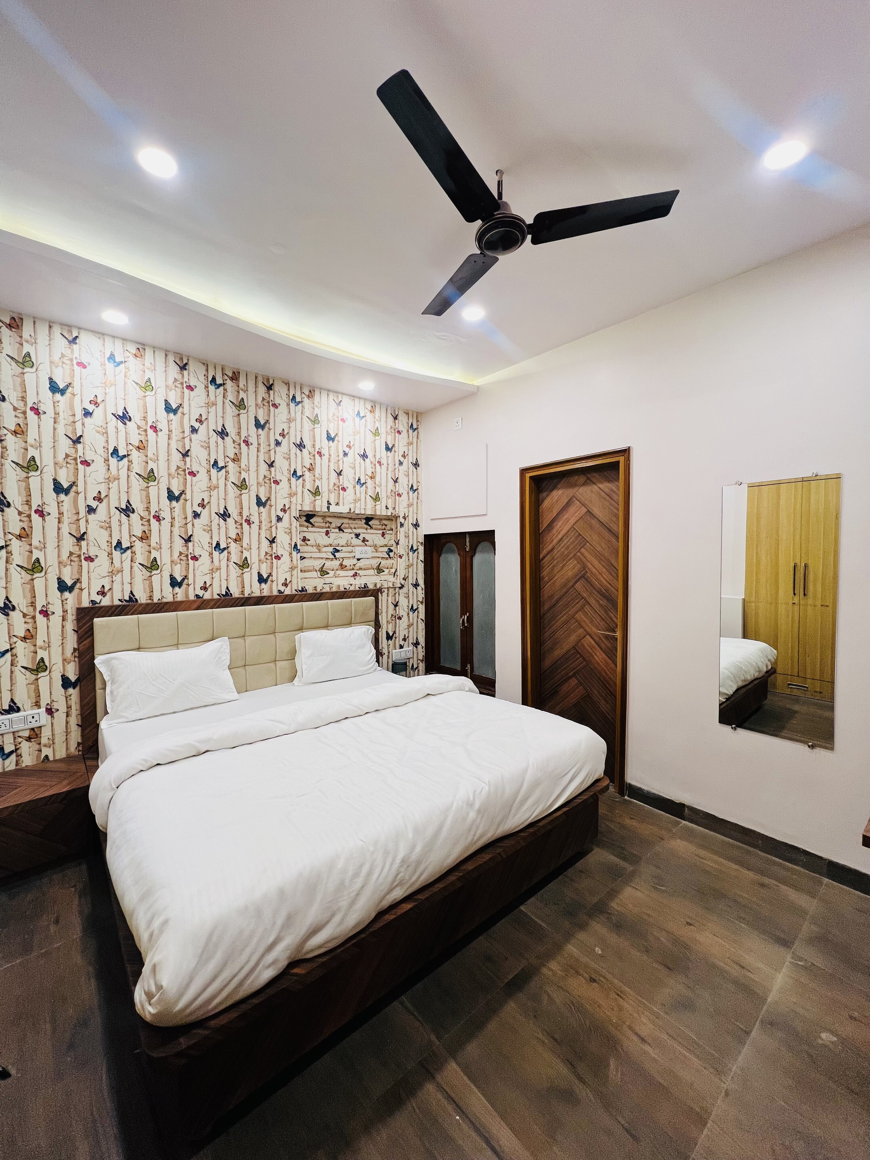 CHAR DHAM PALACE VARANASI - Tap to explore photos