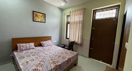 Cinestar Hotel and Restraunt Room Type - Deluxe Room