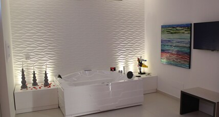 Best Western Plus Hotel Perla Del Porto Room Type - 1 Queen Bed, Non-Smoking, Annex Building, Living Room, Spa Tub, Free Sky-Tv Best Western Plus Hotel Perla Del Porto Room Type - 1 Queen Bed, Non-Smoking, Annex Building, Living Room, Spa Tub, Free Sky-Tv