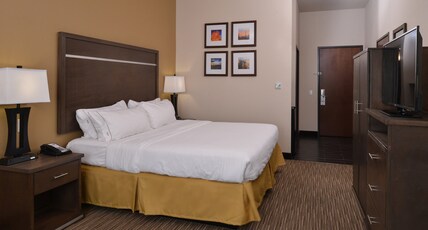 Holiday Inn Express & Suites GLOBE Room Type - 1 King Bed Standard Comm Access