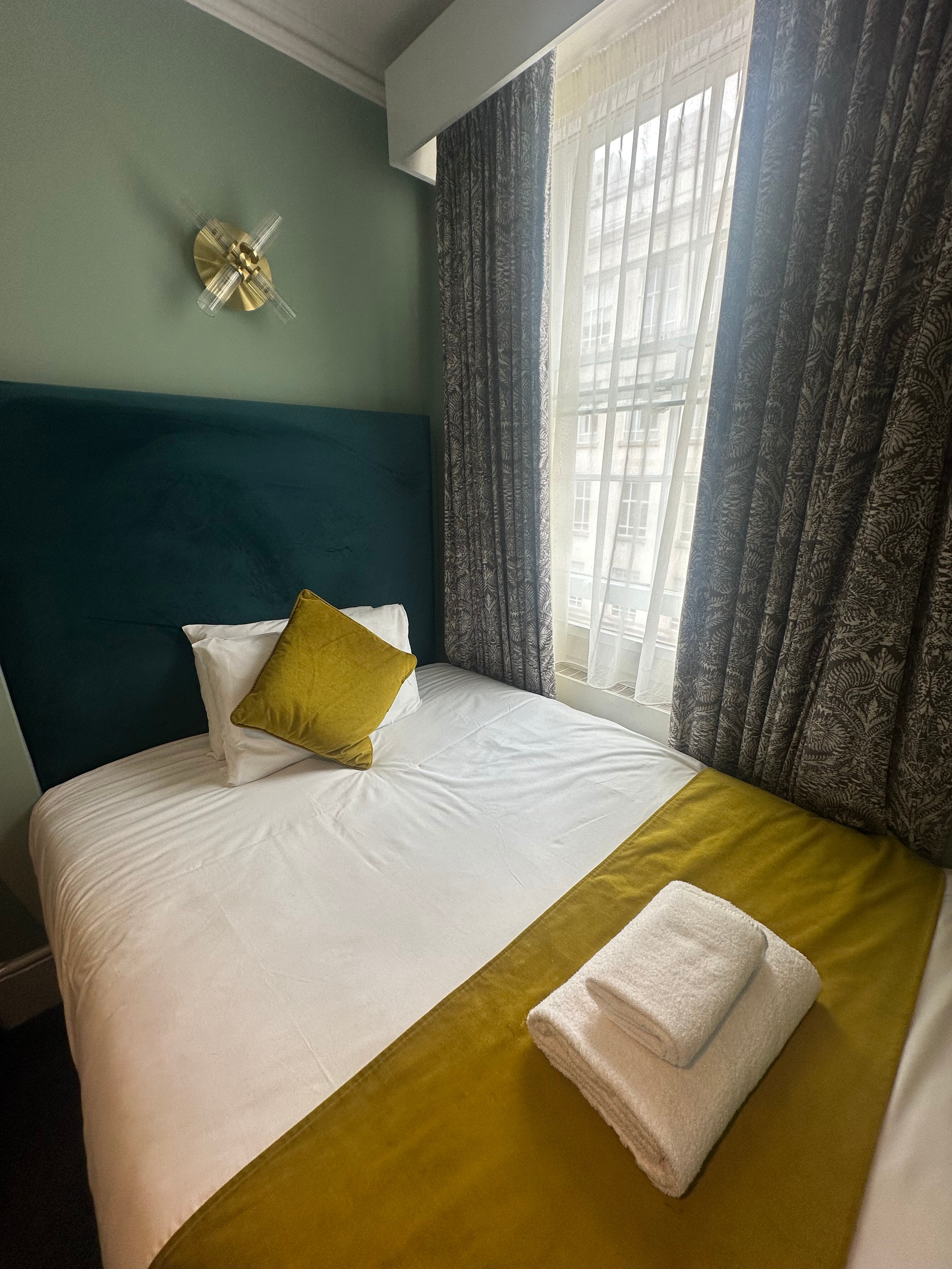 Bloomsbury Palace Hotel - Tap to explore photos