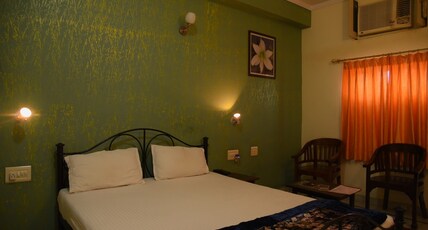 Rukkmani Guest House Room Type - Deluxe Room