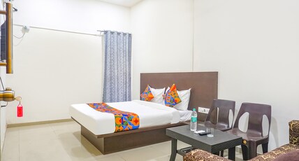 FabHotel Om Sai I Room Type - Deluxe Room