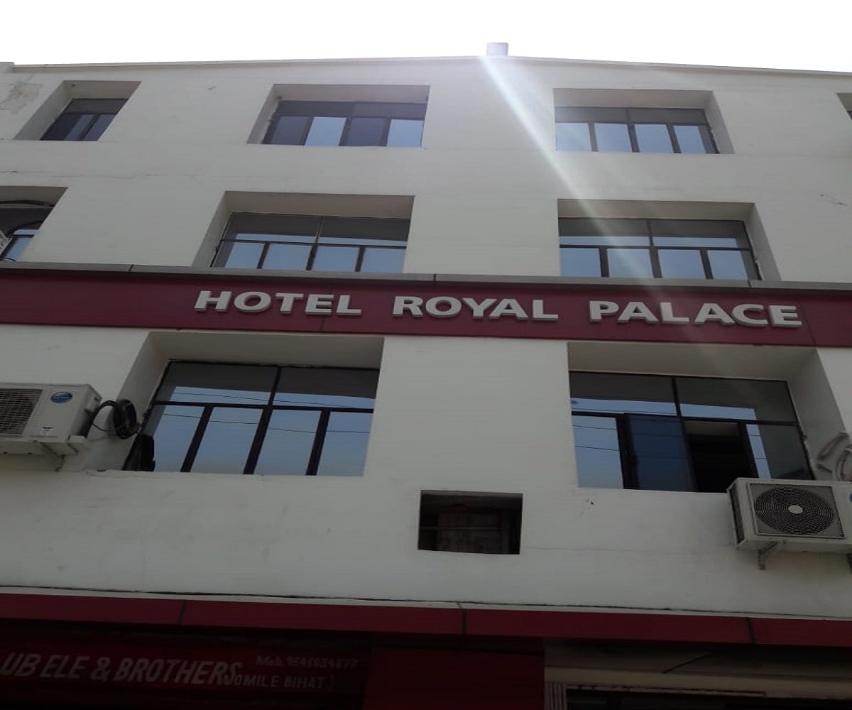 Hotel Royal Palace - Tap to explore photos