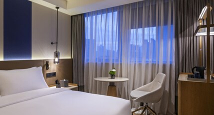 Novotel Shanghai JingAn  Room Type - Standard Room with One King-size Bed