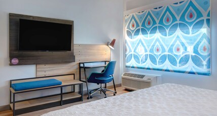 Tru by Hilton Wake Forest Raleigh North Room Type - 1KG MOB HEAR ACC RI-SHWR