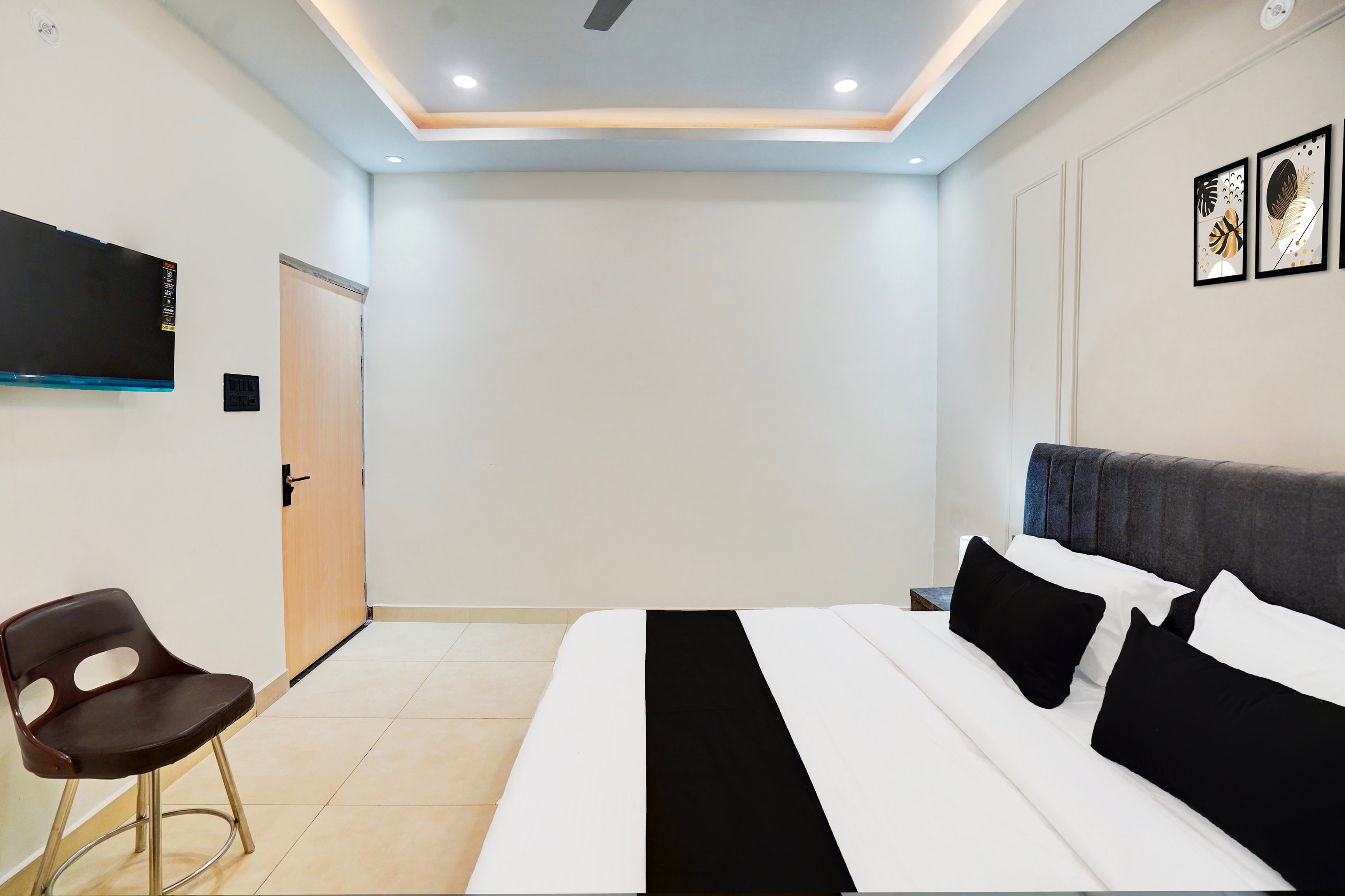 Hotel O SS Royal - Tap to explore photos