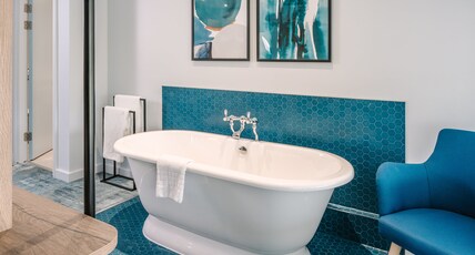 Holiday Inn WINCHESTER Room Type - 1 Bedroom Suite