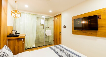 Hotel Village Residency Room Type - Deluxe Room