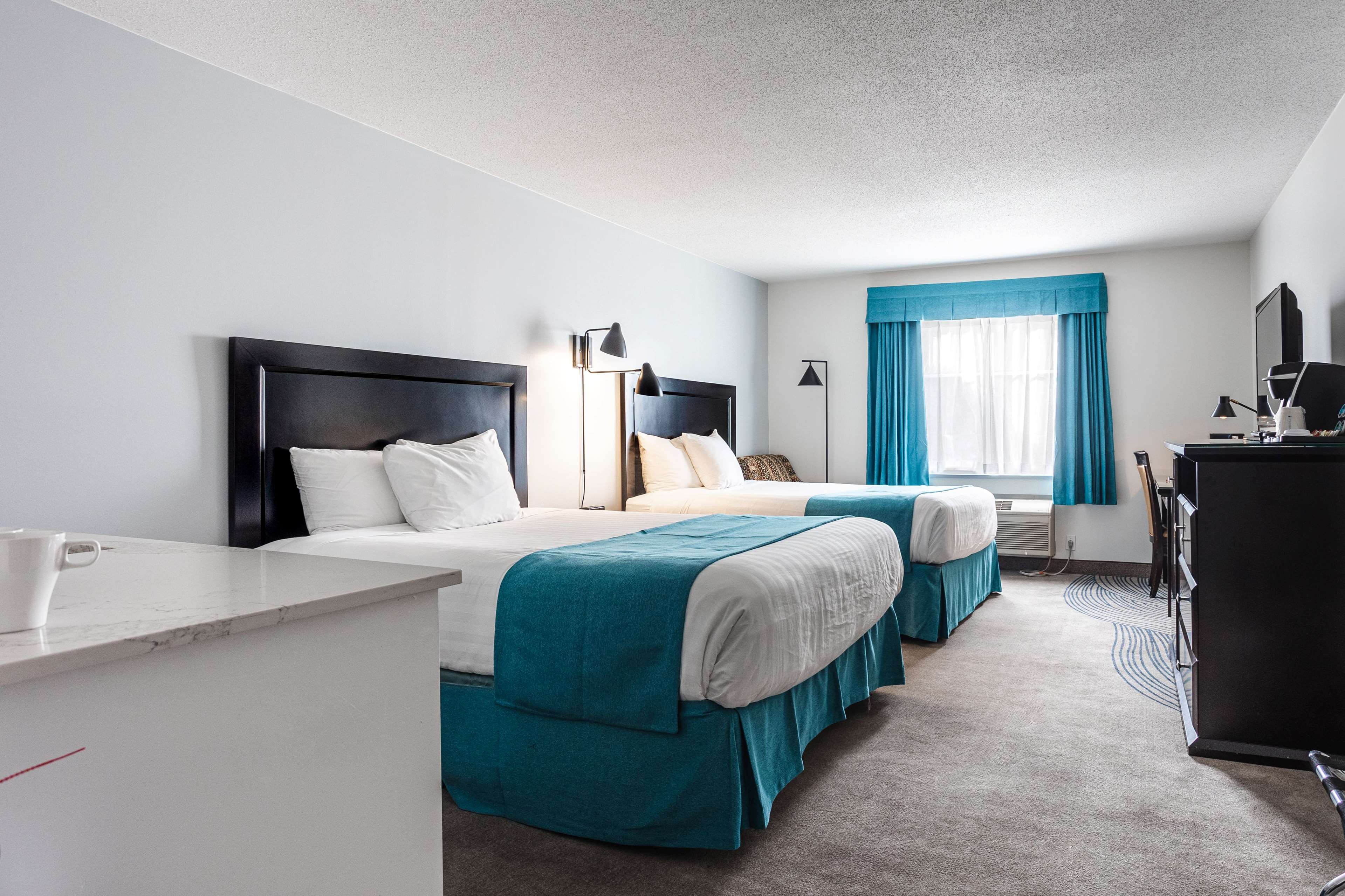 Ramada by Wyndham Surrey/Langley - Tap to explore photos