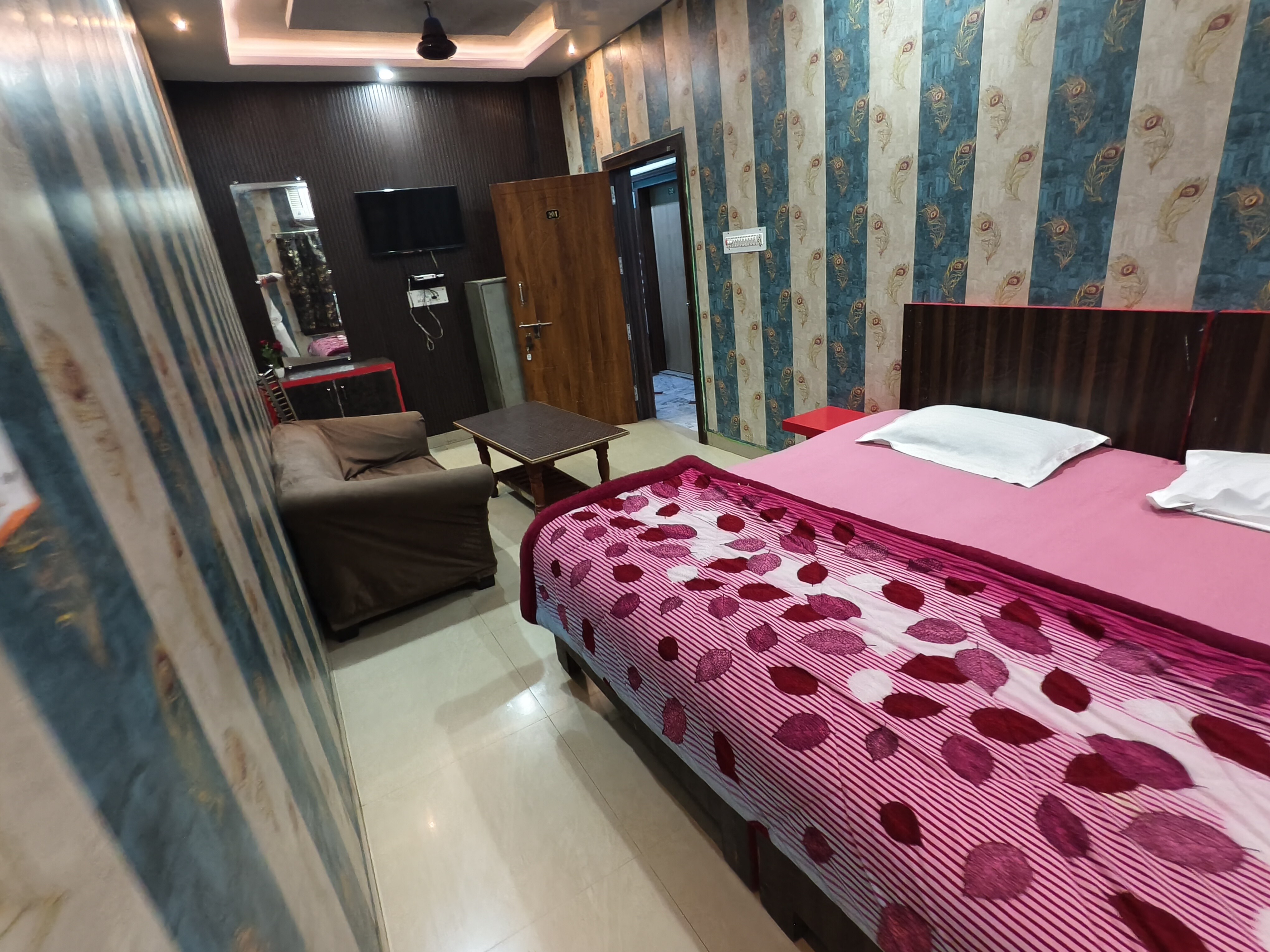Hote New Bhajan and restaurant - Tap to explore photos
