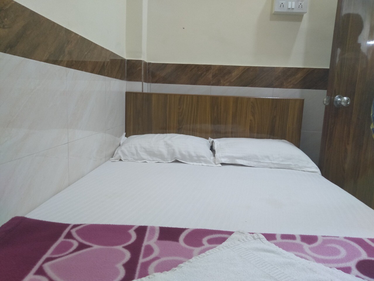 Heera Guest House - Tap to explore photos
